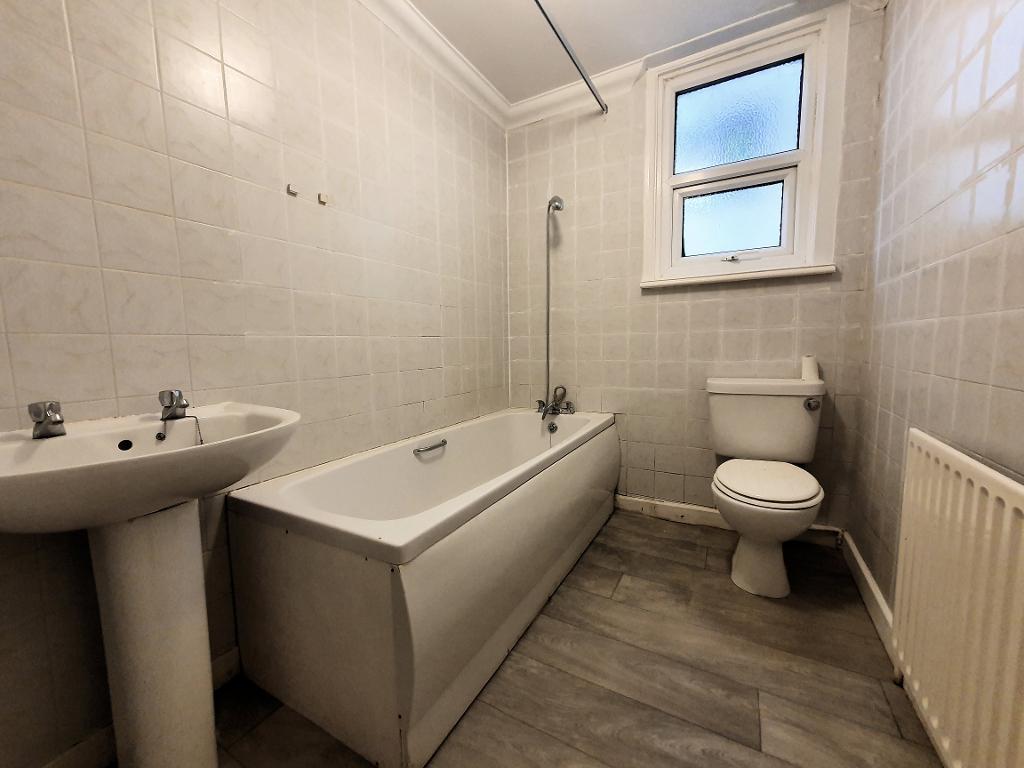 1 Bedroom Flat For Sale in Palmerston Road, Westcliff on Sea, Essex ...