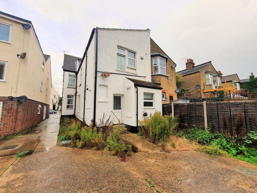 1 Bedroom Flat For Sale in Palmerston Road, Westcliff on Sea, Essex