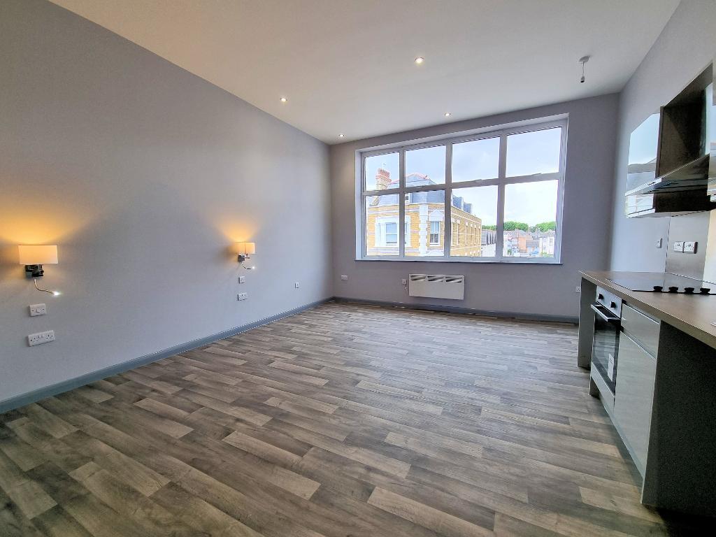 1 Bedroom Studio To Let in 70 High Street, Southend, Essex, SS1 1JF
