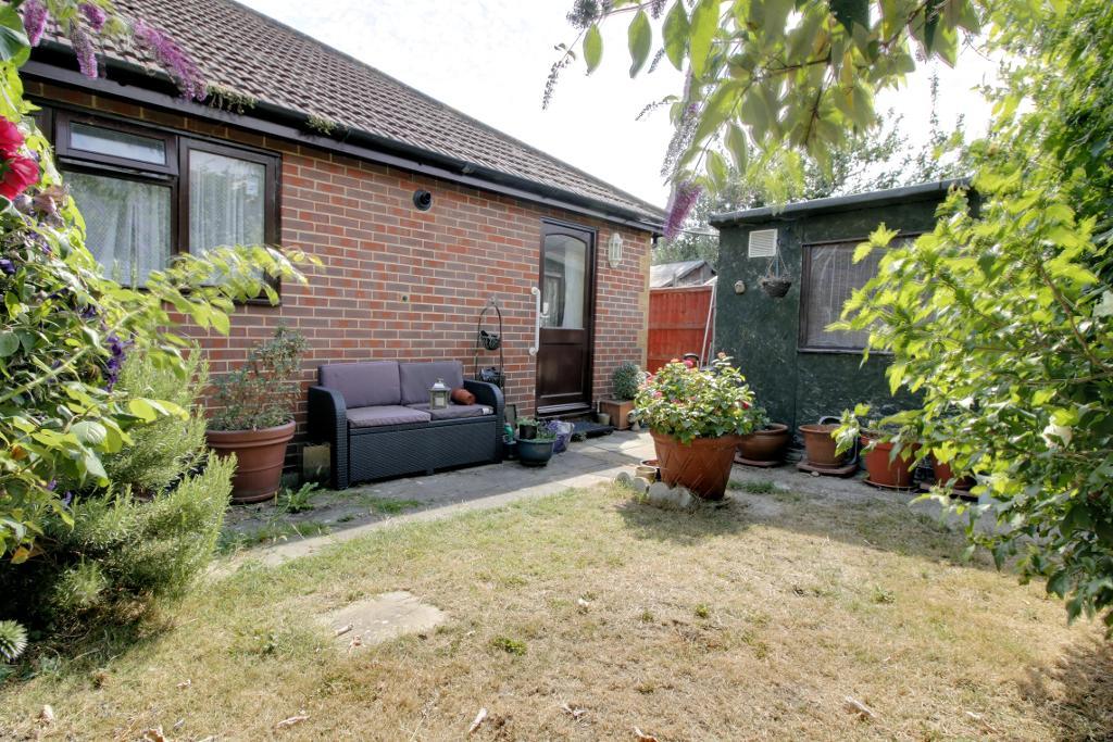 2 Bedroom Bungalow For Sale in Southchurch Avenue, Southend on Sea