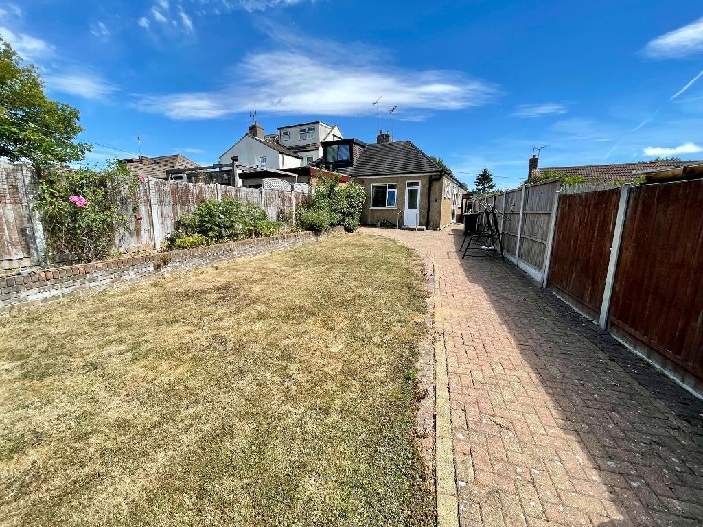 2 Bedroom SemiDetached To Let in Connaught Road, Rayleigh, Essex, SS6