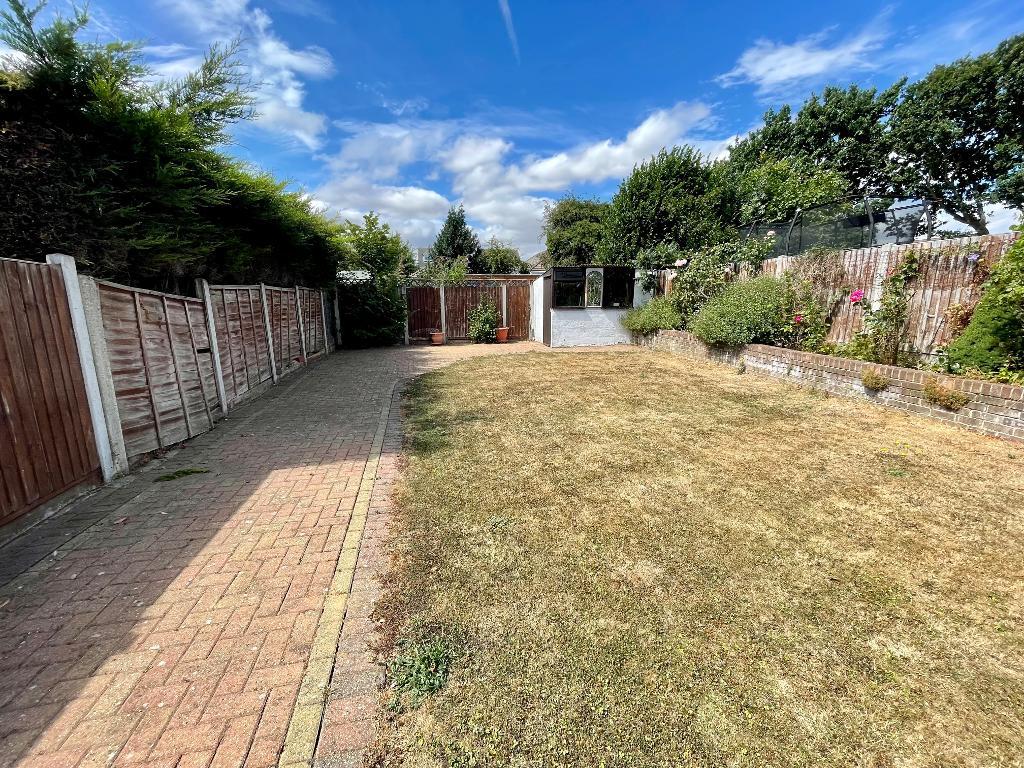 2 Bedroom SemiDetached To Let in Connaught Road, Rayleigh, Essex, SS6