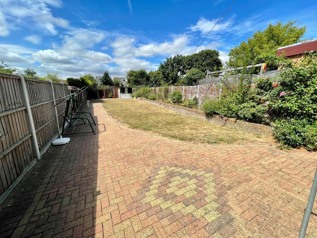 2 Bedroom SemiDetached To Let in Connaught Road, Rayleigh, Essex, SS6