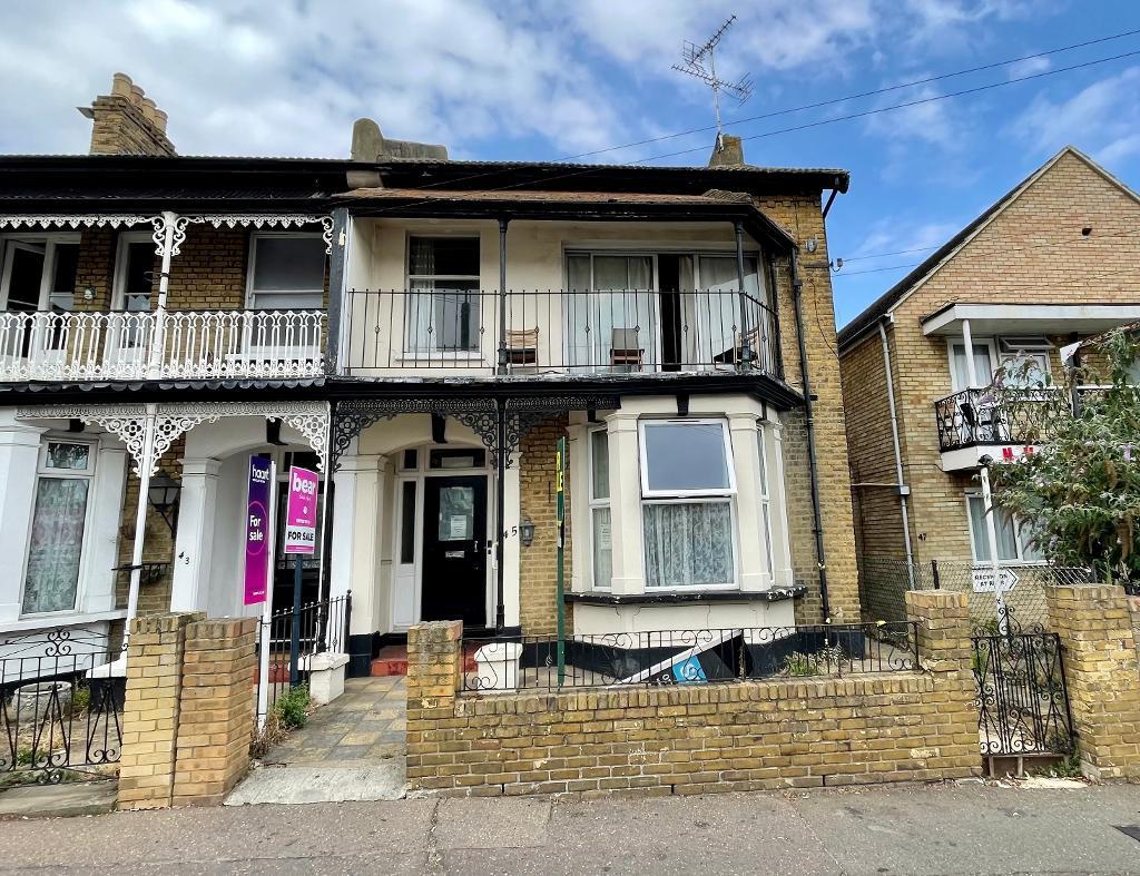 7 Bedroom Semi-Detached For Sale in Heygate Avenue, Southend on Sea