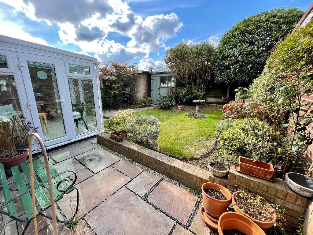 3 Bedroom SemiDetached To Let in Meadow Close, Thundersley, Essex, SS7