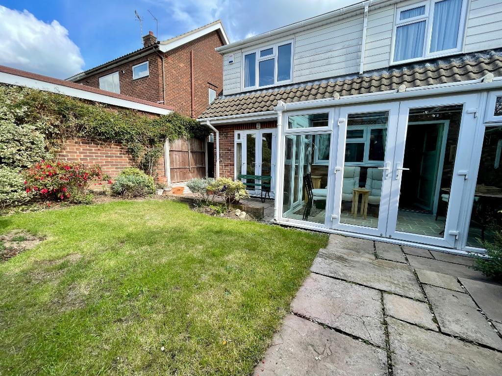 3 Bedroom SemiDetached To Let in Meadow Close, Thundersley, Essex, SS7