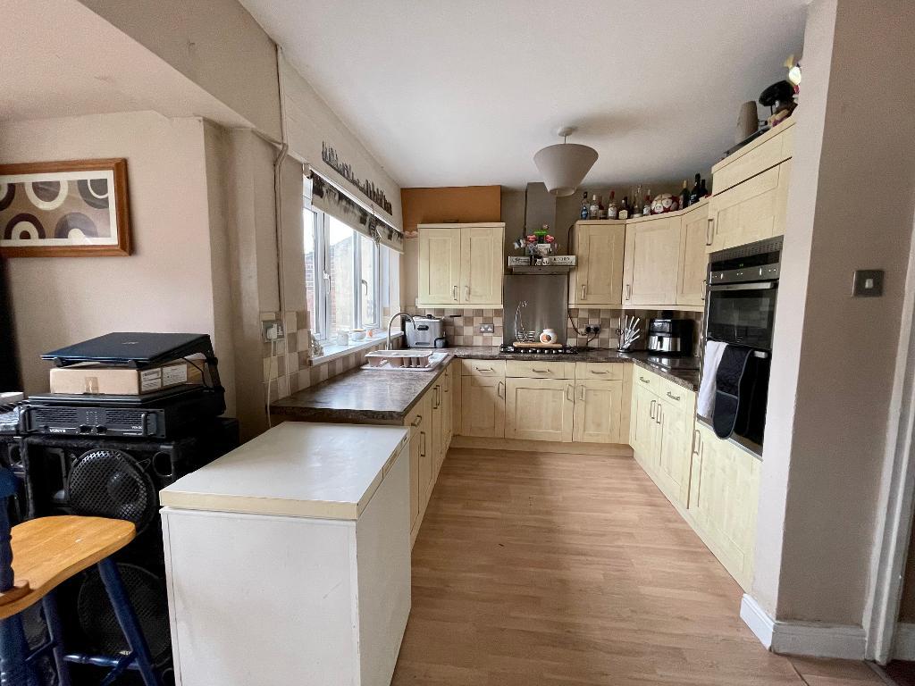 3 Bedroom SemiDetached For Sale in York Road, Ashingdon, Rochford
