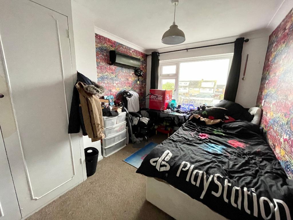 3 Bedroom SemiDetached For Sale in York Road, Ashingdon, Rochford