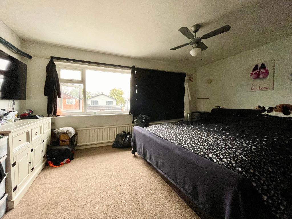 3 Bedroom SemiDetached For Sale in York Road, Ashingdon, Rochford