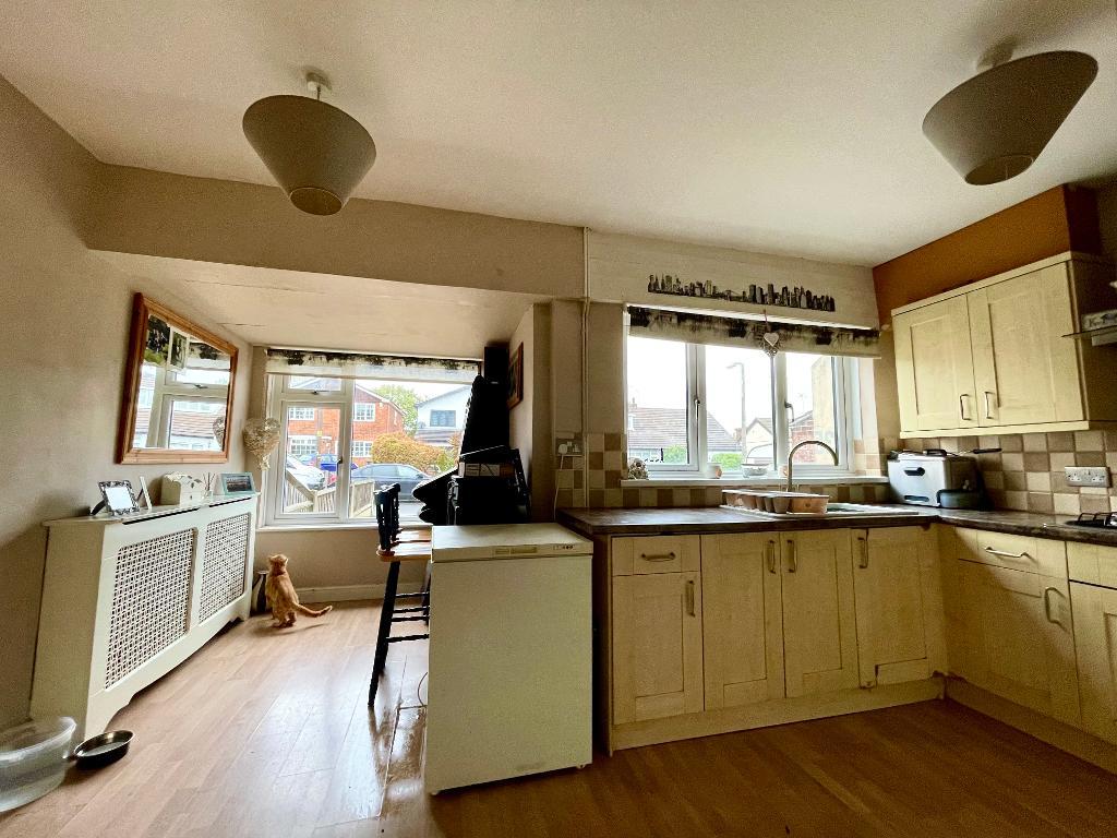 3 Bedroom SemiDetached For Sale in York Road, Ashingdon, Rochford
