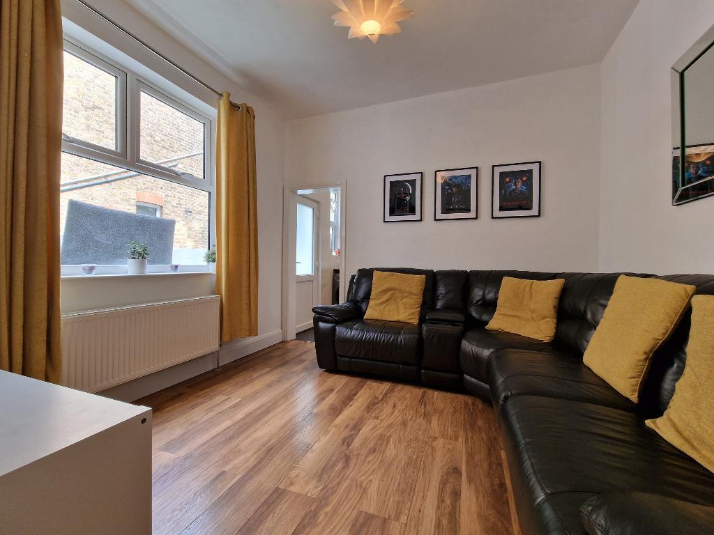 2 Bedroom Flat For Sale in Whitegate Road, Southend on Sea, Essex, SS1