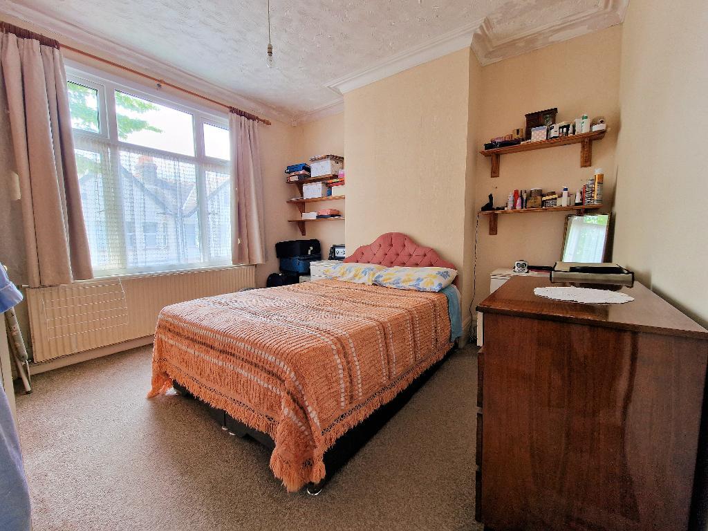 3 Bedroom Terraced For Sale in Westminster Drive, Westcliff on Sea