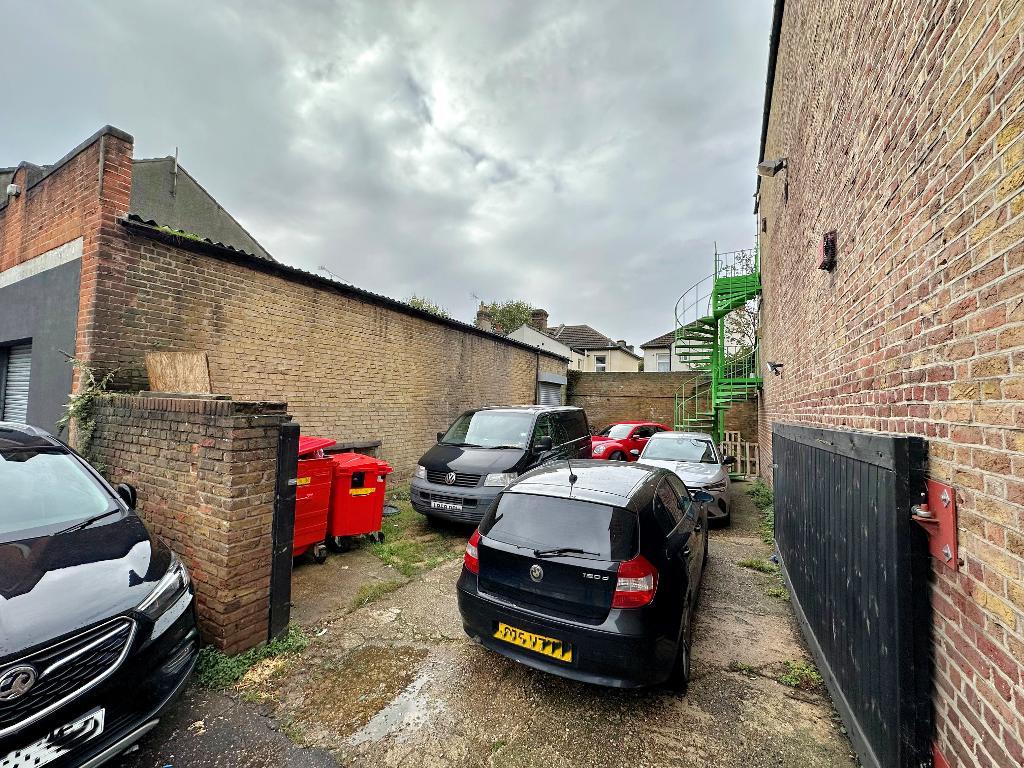 Commercial Property To Let in Park Street, Westcliff on Sea, Essex, SS0 7PD Chiddicks Homes