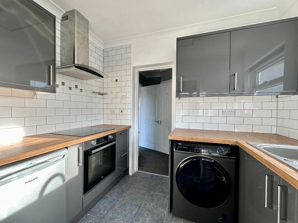 1 Bedroom Flat To Let in Mansted Gardens, Rochford, Essex, SS4 3DE