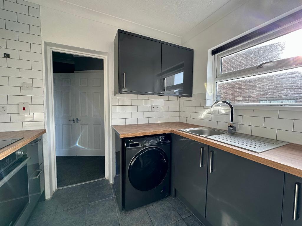 1 Bedroom Flat To Let in Mansted Gardens, Rochford, Essex, SS4 3DE