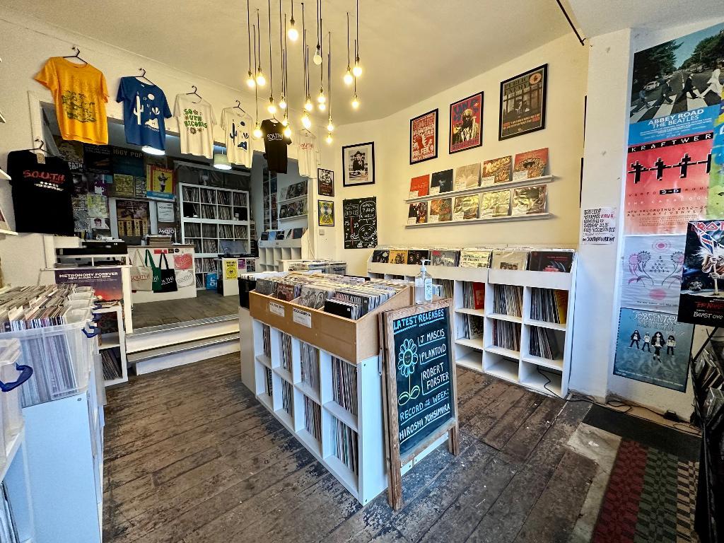 Lock up shop To Let in Queens Road, Southend on Sea, Essex, SS1 1LU