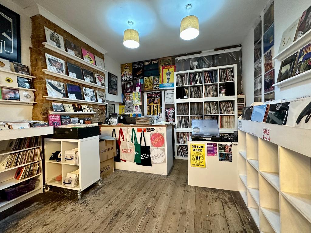 Lock up shop To Let in Queens Road, Southend on Sea, Essex, SS1 1LU