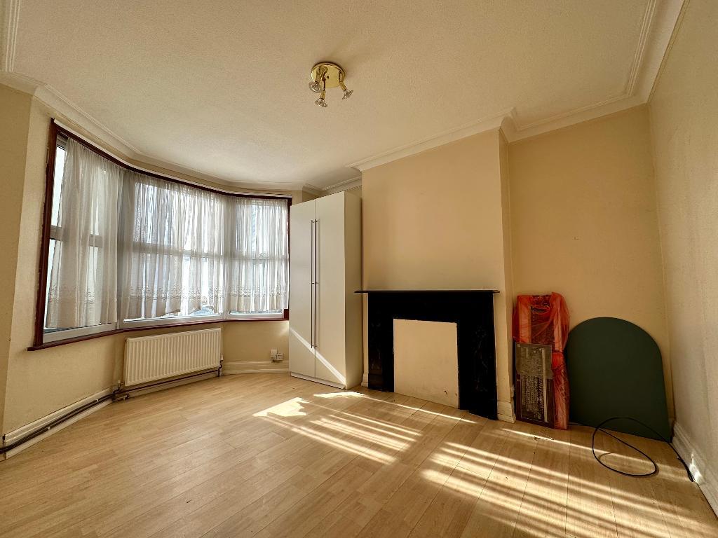 3 Bedroom End Terraced For Sale in Swanage Road, Southend on Sea, Essex