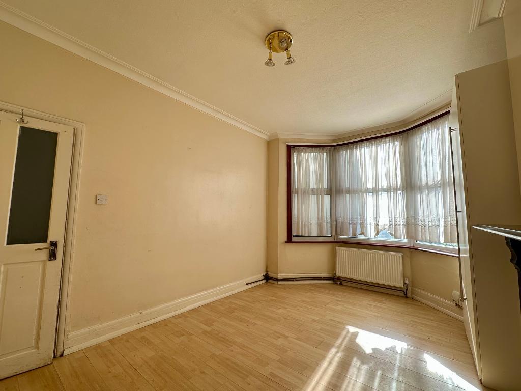 3 Bedroom End Terraced For Sale in Swanage Road, Southend on Sea, Essex