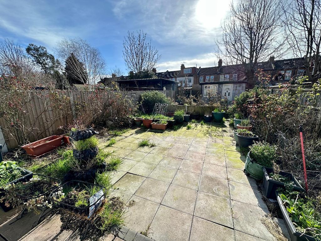 3 Bedroom End Terraced For Sale in Swanage Road, Southend on Sea, Essex