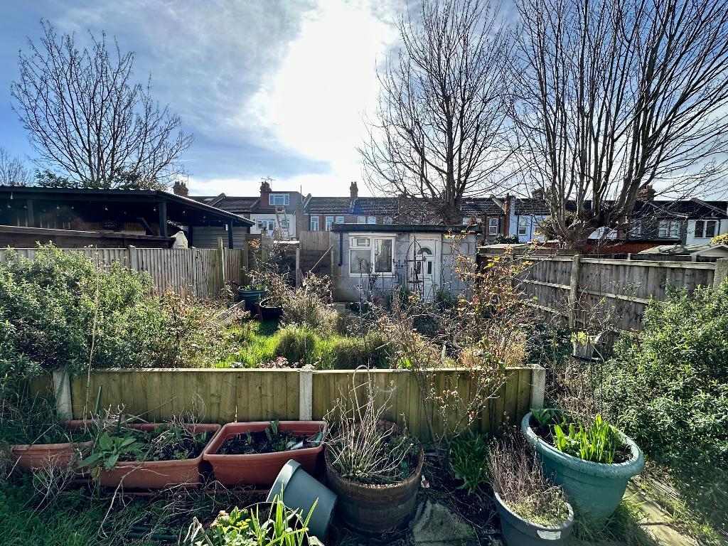 3 Bedroom End Terraced For Sale in Swanage Road, Southend on Sea, Essex