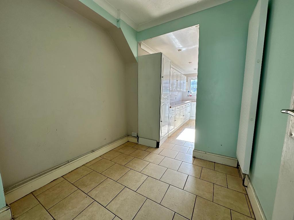 3 Bedroom End Terraced For Sale in Swanage Road, Southend on Sea, Essex