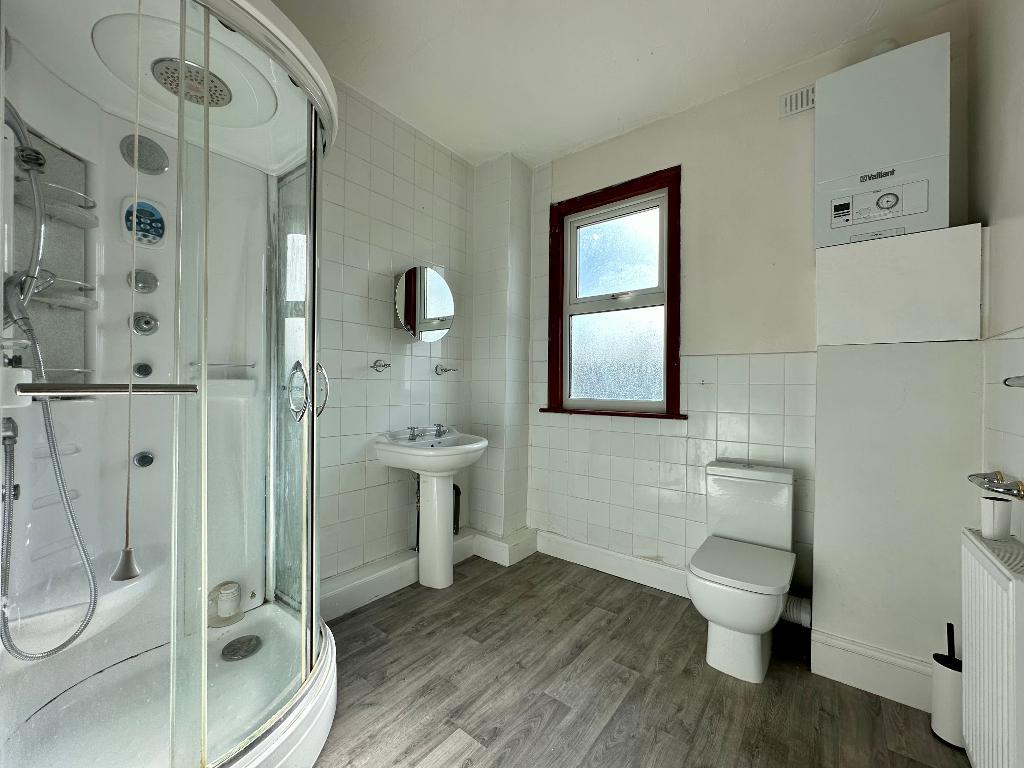3 Bedroom End Terraced For Sale in Swanage Road, Southend on Sea, Essex