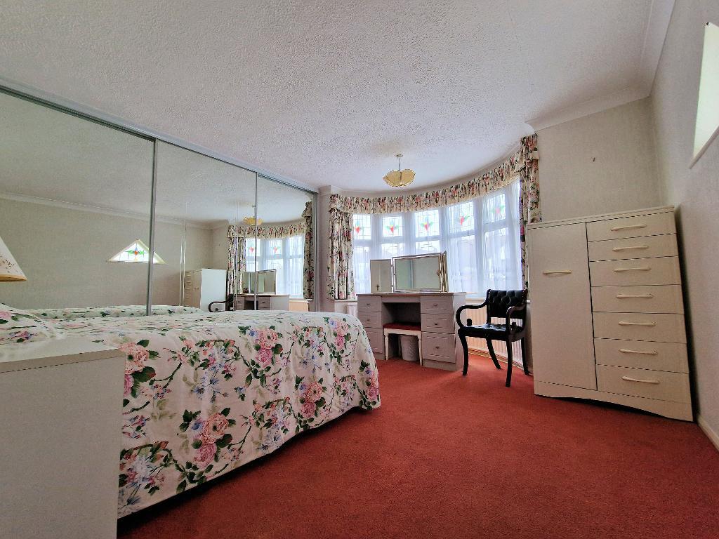 2 Bedroom SemiDetached For Sale in Ashurst Avenue, Southend on Sea