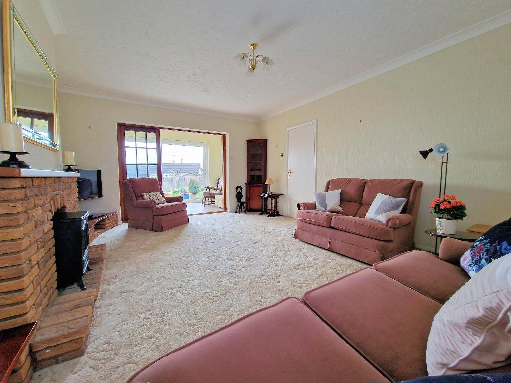 2 Bedroom SemiDetached For Sale in Ashurst Avenue, Southend on Sea
