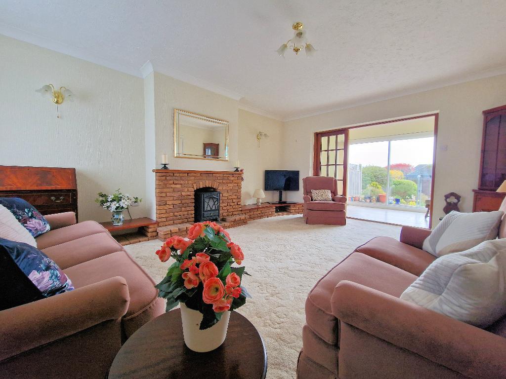 2 Bedroom SemiDetached For Sale in Ashurst Avenue, Southend on Sea