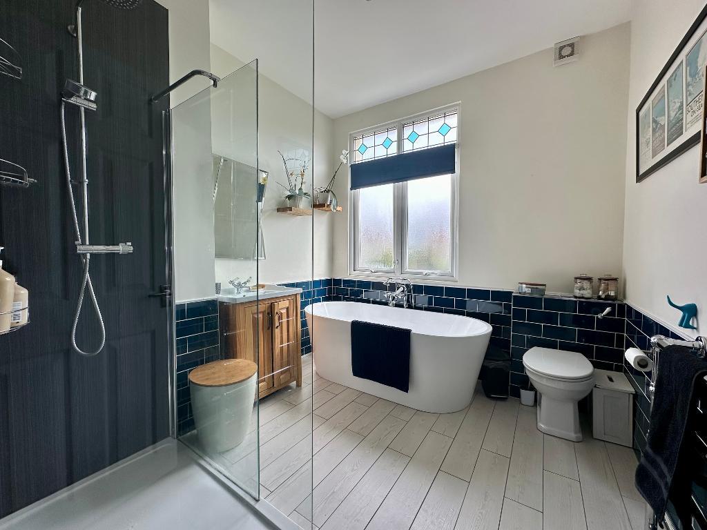 3 Bedroom Terraced For Sale in Victoria Road, Southend on Sea, Essex