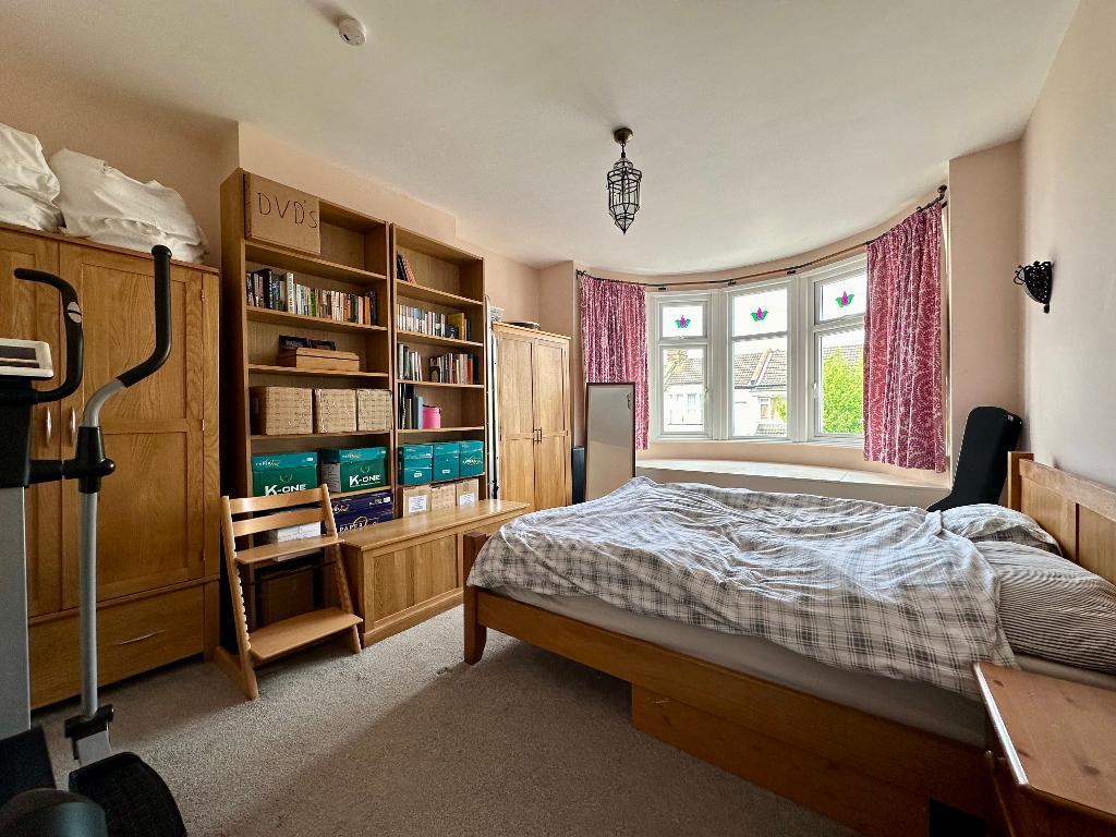3 Bedroom Terraced For Sale in Victoria Road, Southend on Sea, Essex