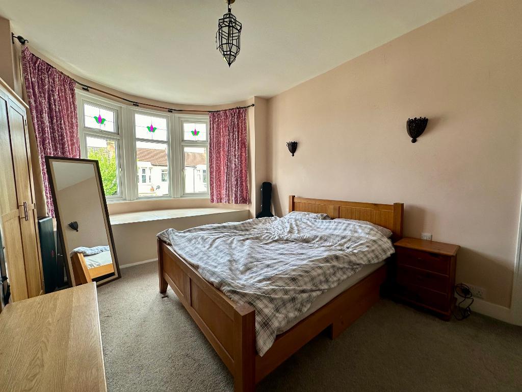 3 Bedroom Terraced For Sale in Victoria Road, Southend on Sea, Essex