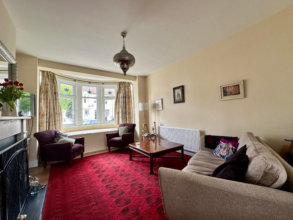 3 Bedroom Terraced For Sale in Victoria Road, Southend on Sea, Essex