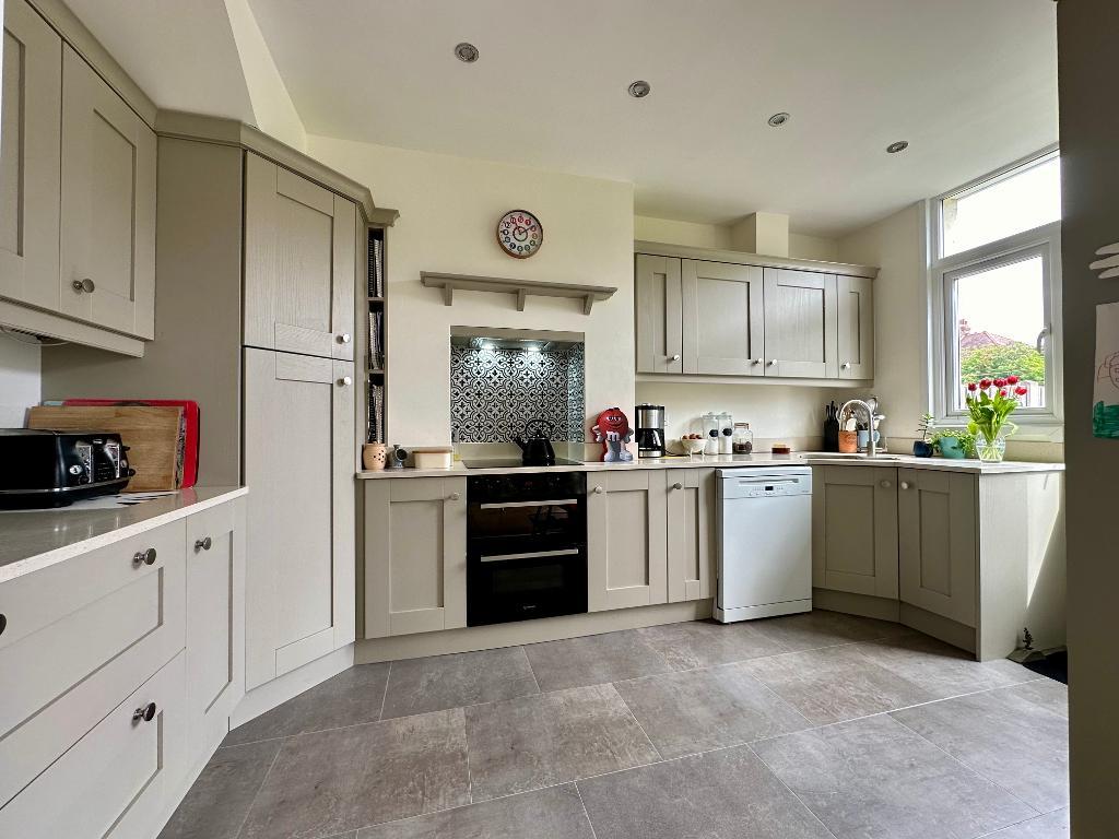 3 Bedroom Terraced For Sale in Victoria Road, Southend on Sea, Essex