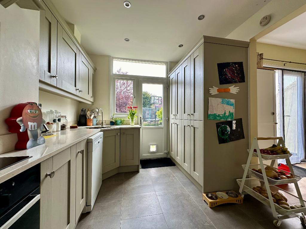 3 Bedroom Terraced For Sale in Victoria Road, Southend on Sea, Essex