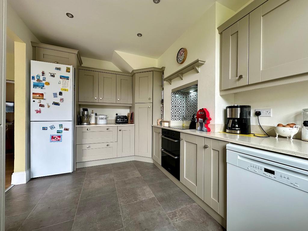3 Bedroom Terraced For Sale in Victoria Road, Southend on Sea, Essex