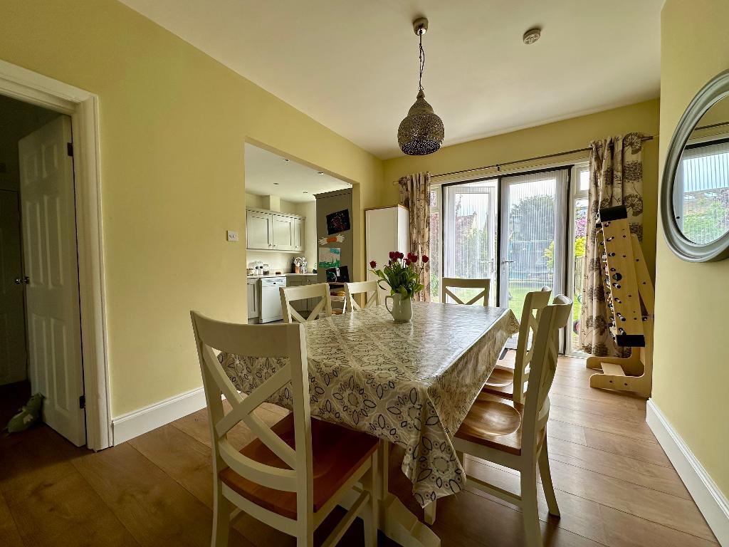 3 Bedroom Terraced For Sale in Victoria Road, Southend on Sea, Essex