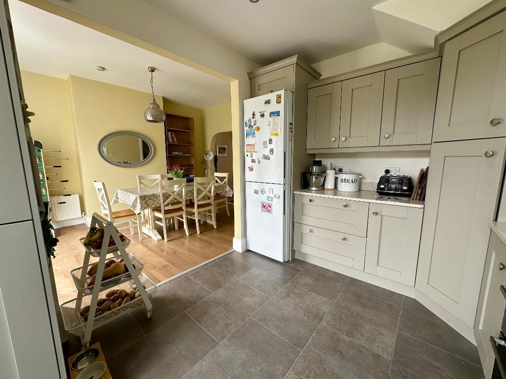 3 Bedroom Terraced For Sale in Victoria Road, Southend on Sea, Essex