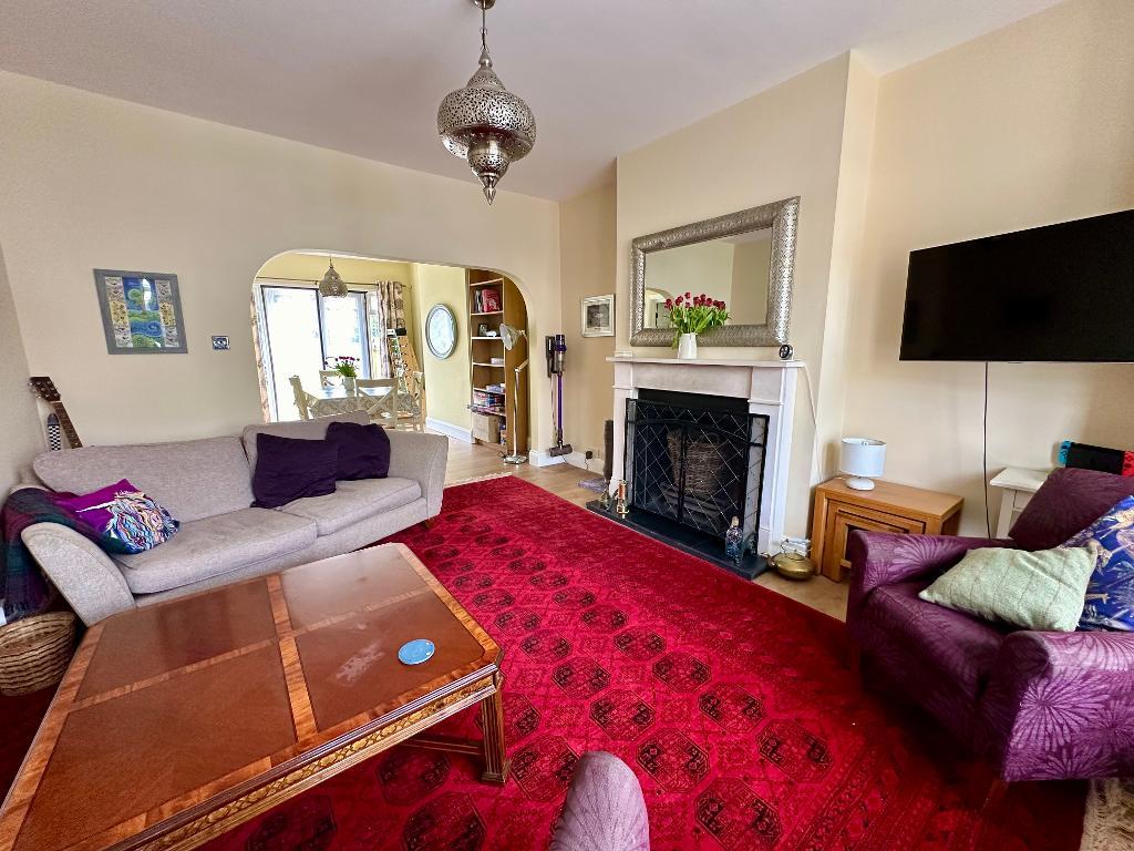 3 Bedroom Terraced For Sale in Victoria Road, Southend on Sea, Essex