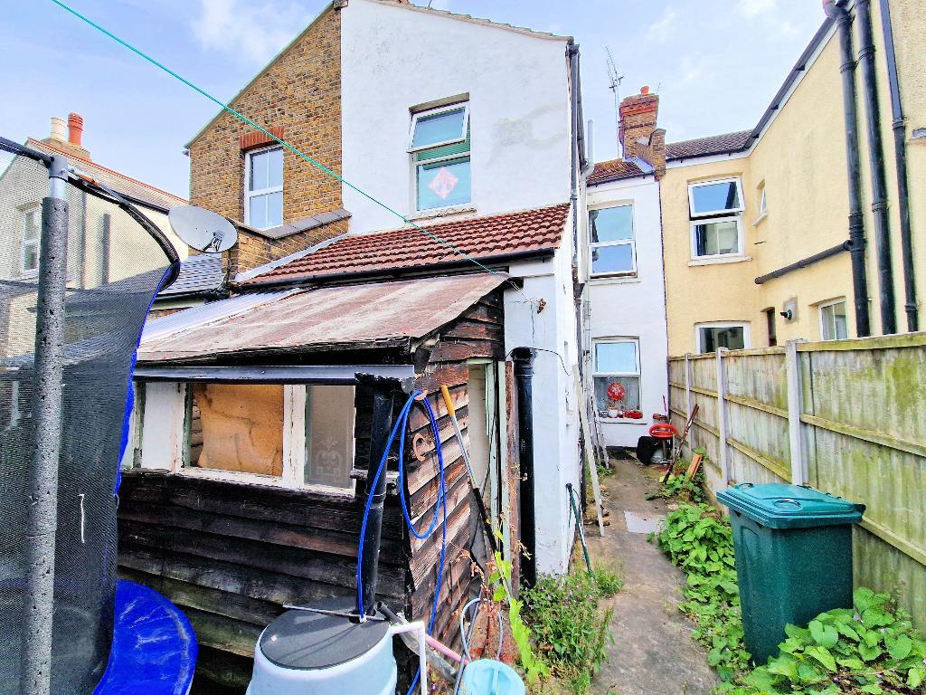 3 Bedroom Terraced For Sale in Tudor Road, Westcliff on Sea, Essex, SS0