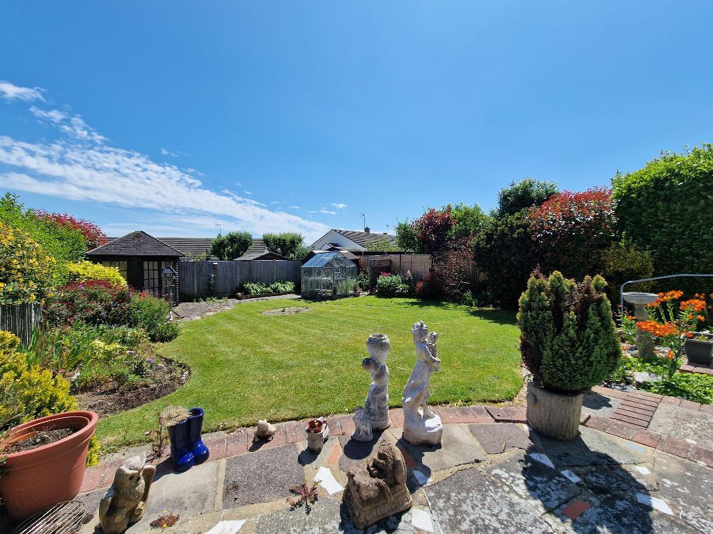 2 Bedroom SemiDetached For Sale in Ashurst Avenue, Southend on Sea