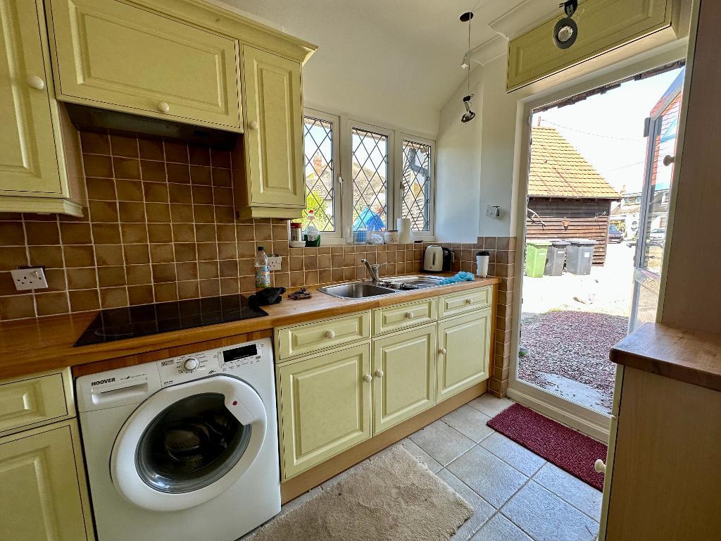 Detached For Sale in Thorpe Road, Hockley, Essex, SS5 4EP Chiddicks Homes
