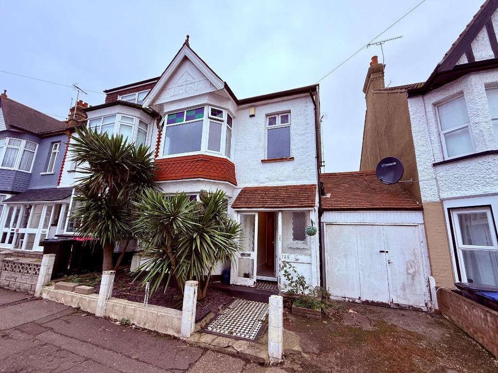 Brightwell Avenue, Westcliff on Sea, Essex, SS0 9EG