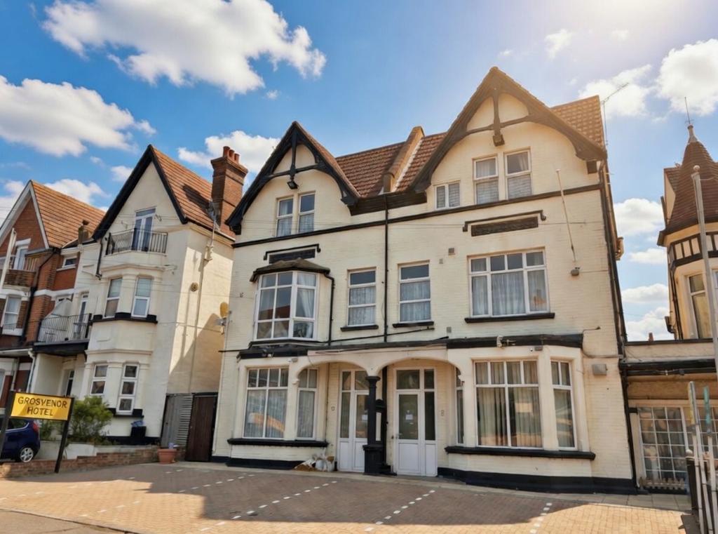 Grosvenor Road, Westcliff on Sea, Essex, SS0 8EN