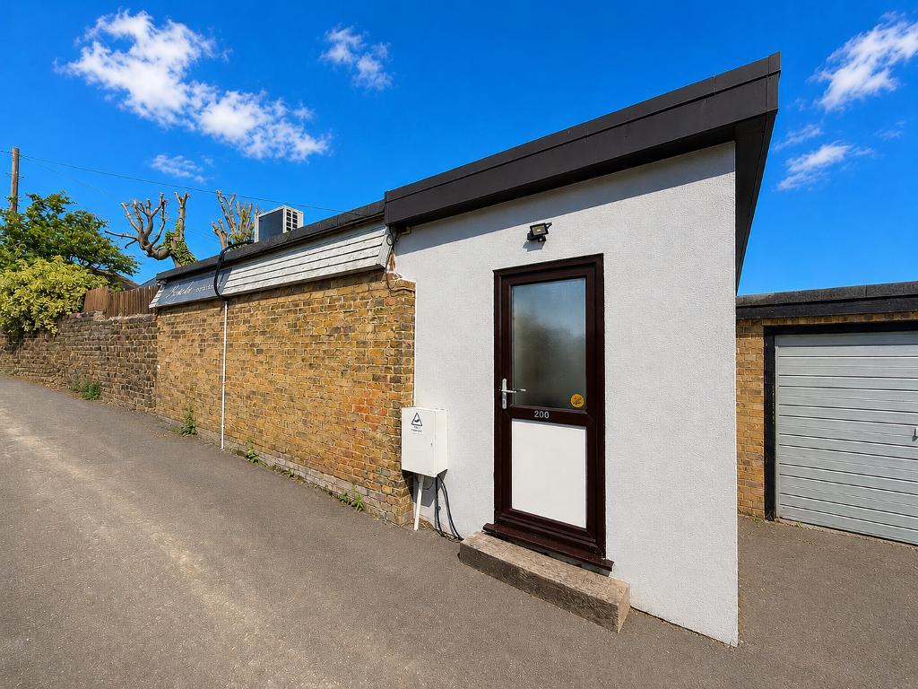 Ambleside Drive, Southend on Sea, Essex, SS1 2UF
